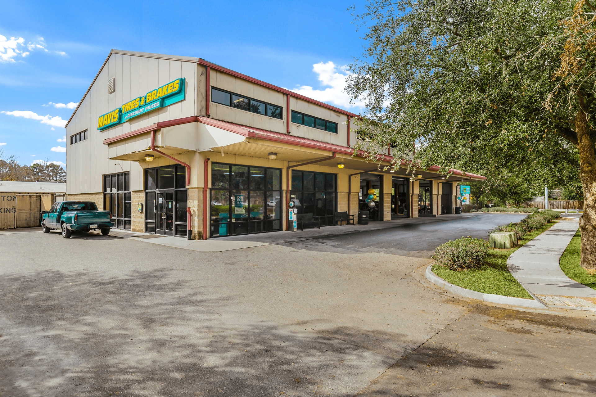 Store_868 Tire Shop & Auto Repair in Savannah (Waters ave), Georgia