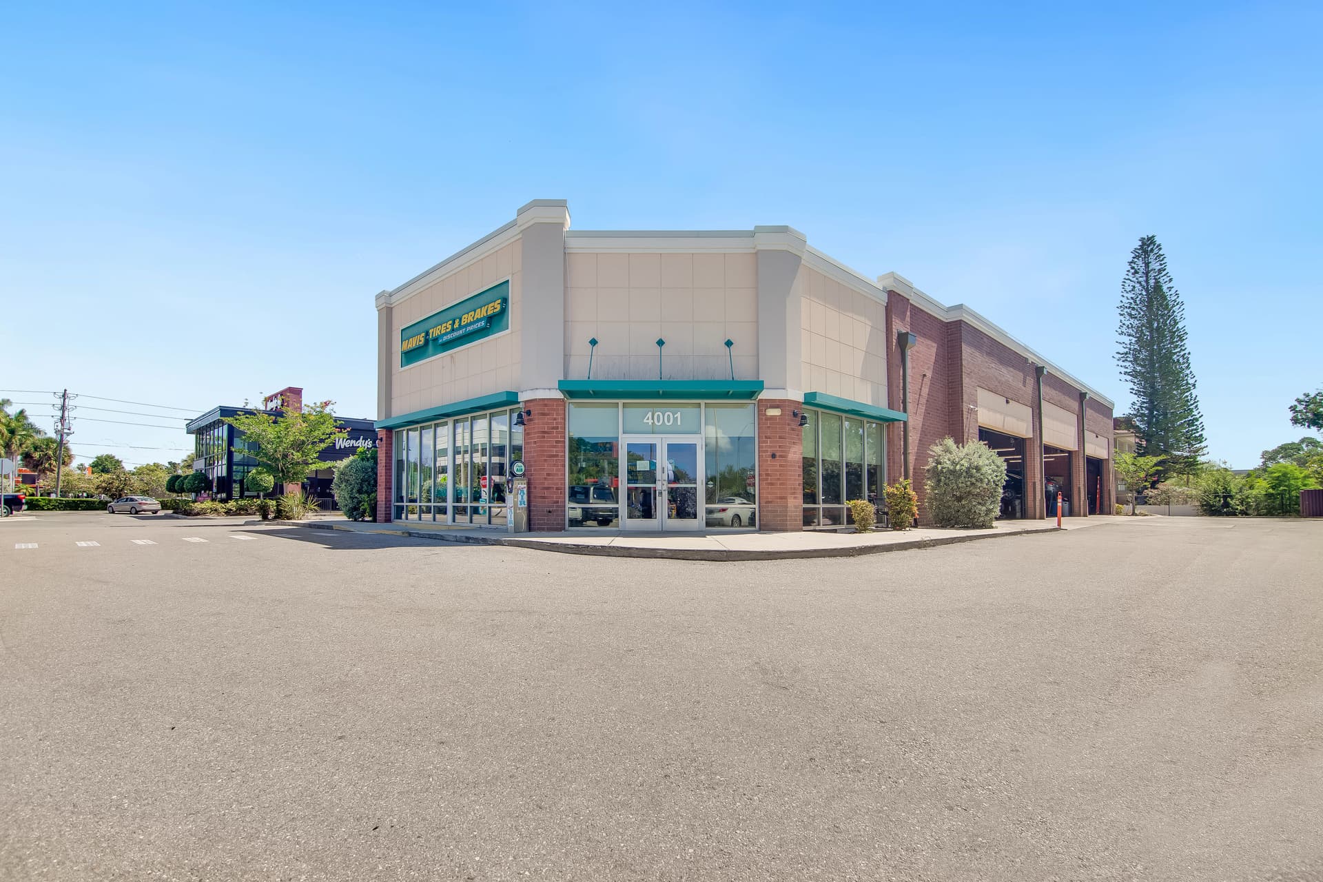 Store_816 Tire Shop & Auto Repair in St. Petersburg (4th st), Florida